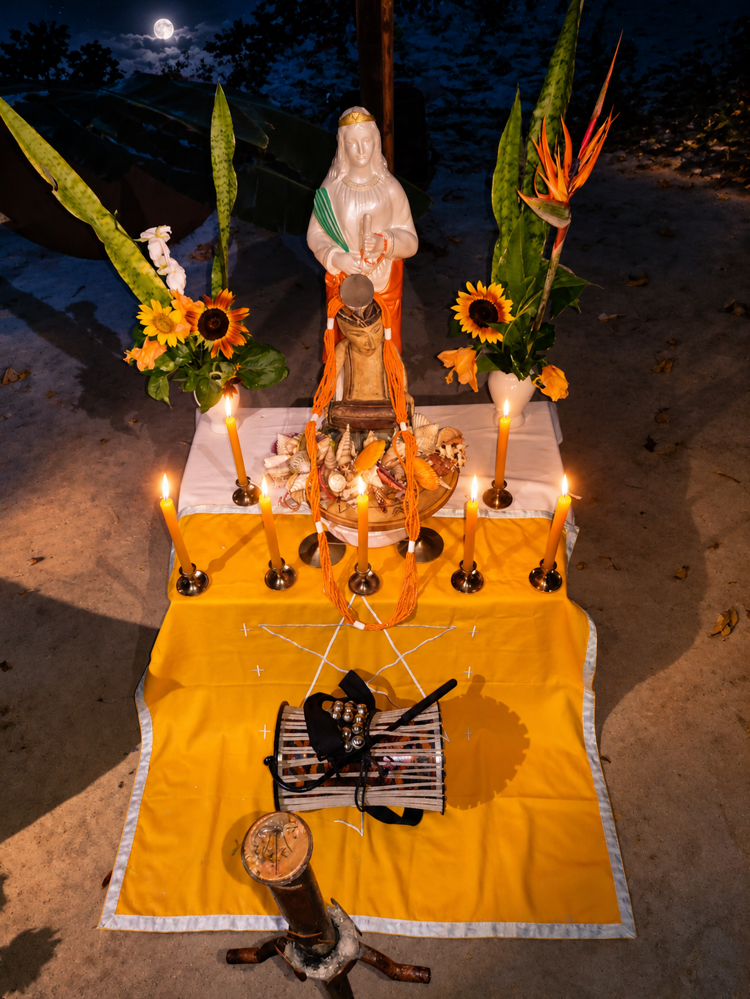 Altar de Iyê Unyejima iluminado por velas, Bertioga, 2022